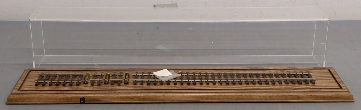Lionel 71-3006-250 Operating Rolling Display Case EX