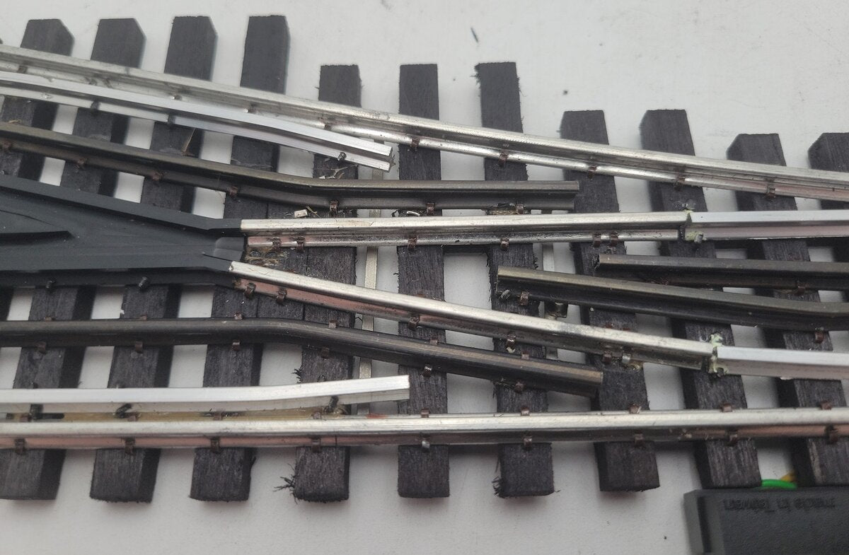 Ross 200M O Right Hand Switch Turnout with DZ 1000 Control VG/Box