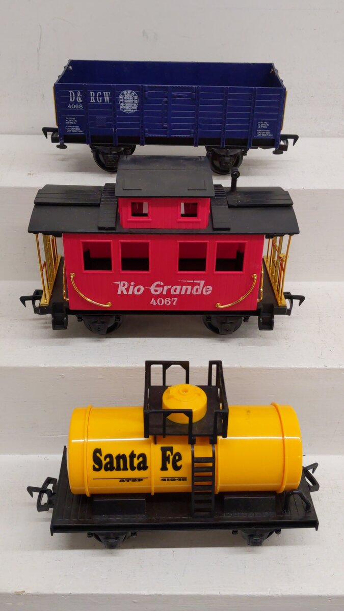 EZTec G Scale Assorted Freight Cars [3] EX