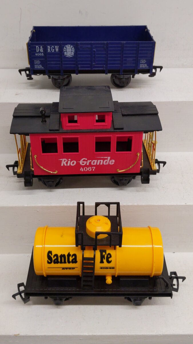 EZTec G Scale Assorted Freight Cars [3] EX