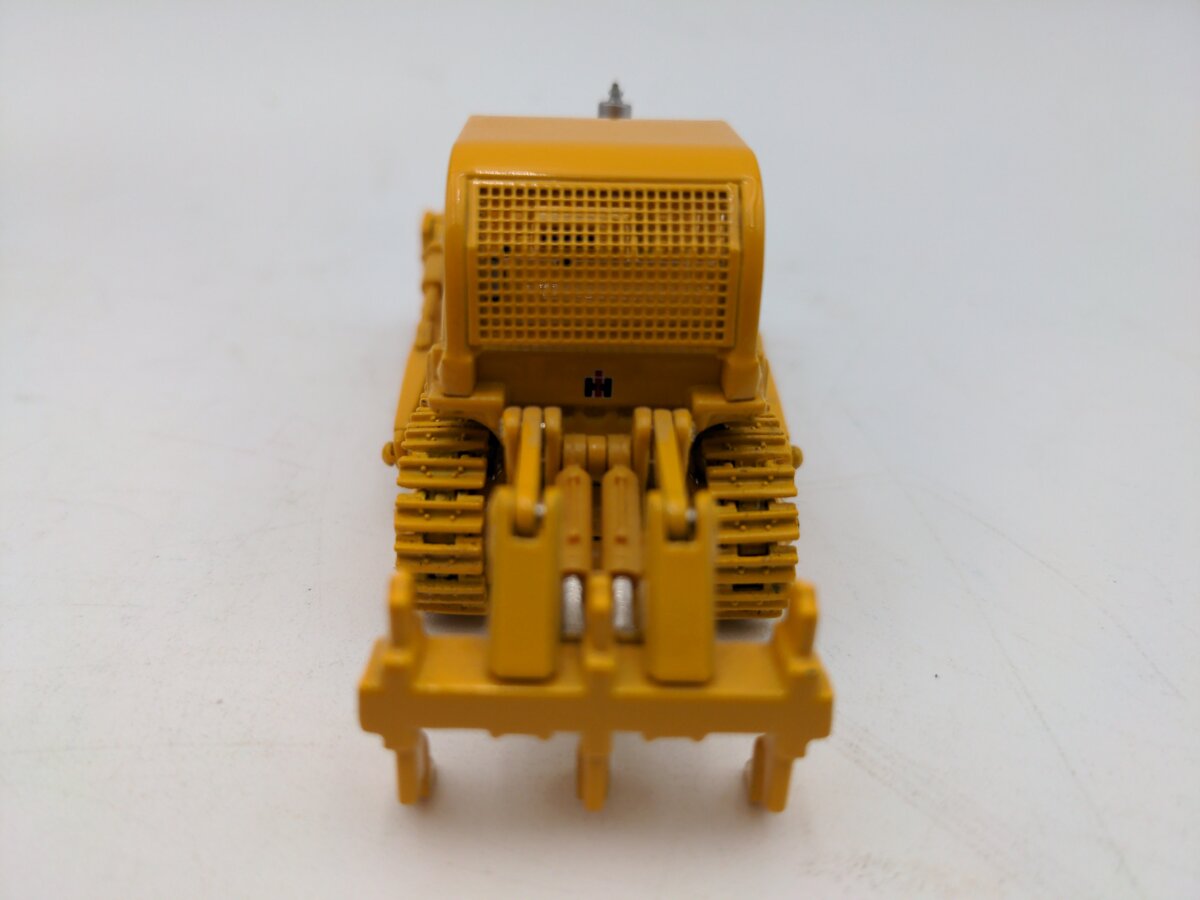 First Gear 80-0303 1:87 Diecast TD-25 International Harvester Crawler W/Ripper VG/Box