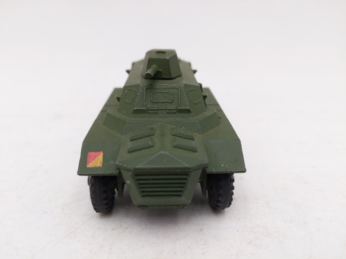 Dinky Toys 676 1:50 Armored Personnel Carrier EX/Box