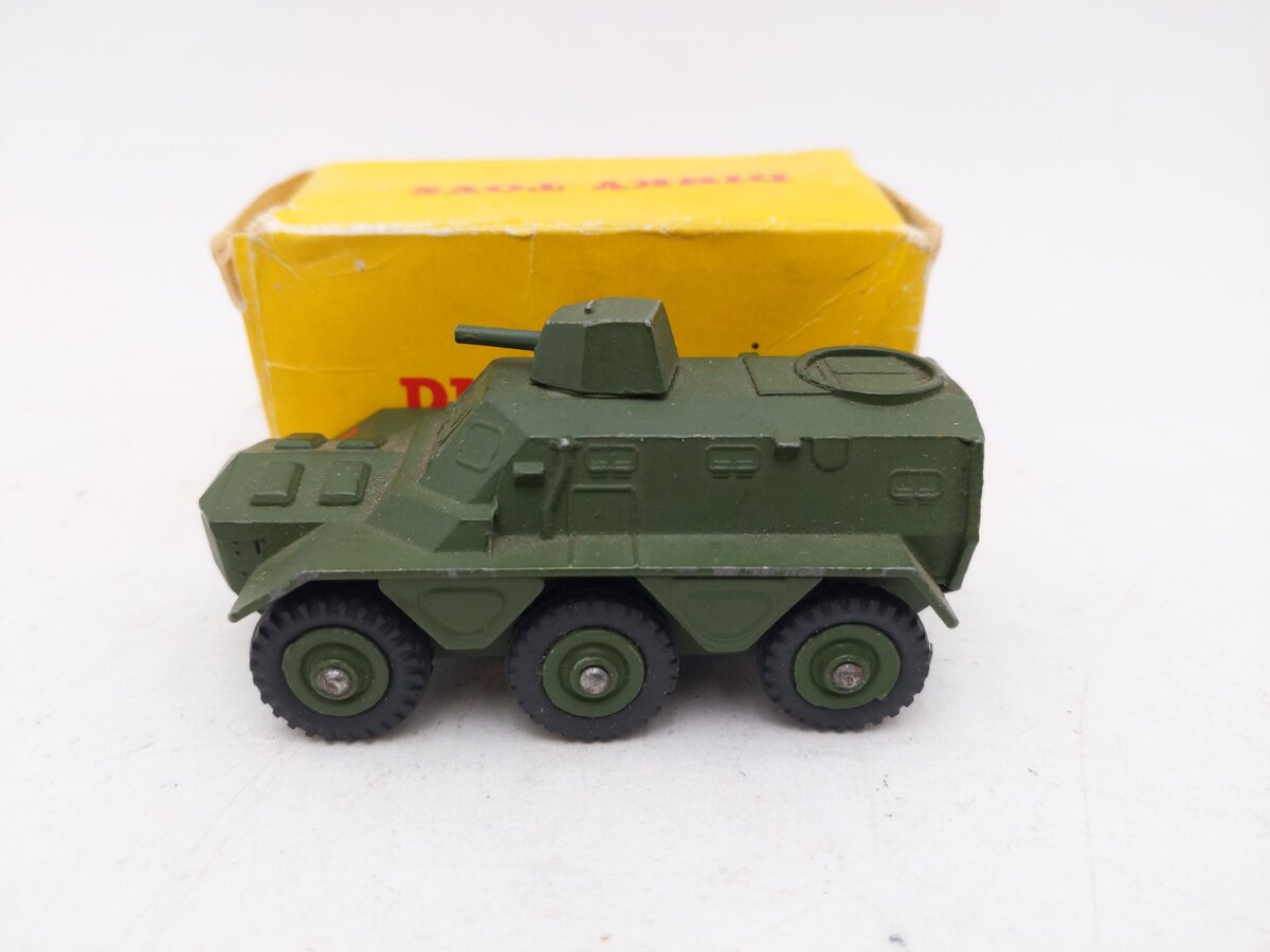 Dinky Toys 676 1:50 Armored Personnel Carrier EX/Box