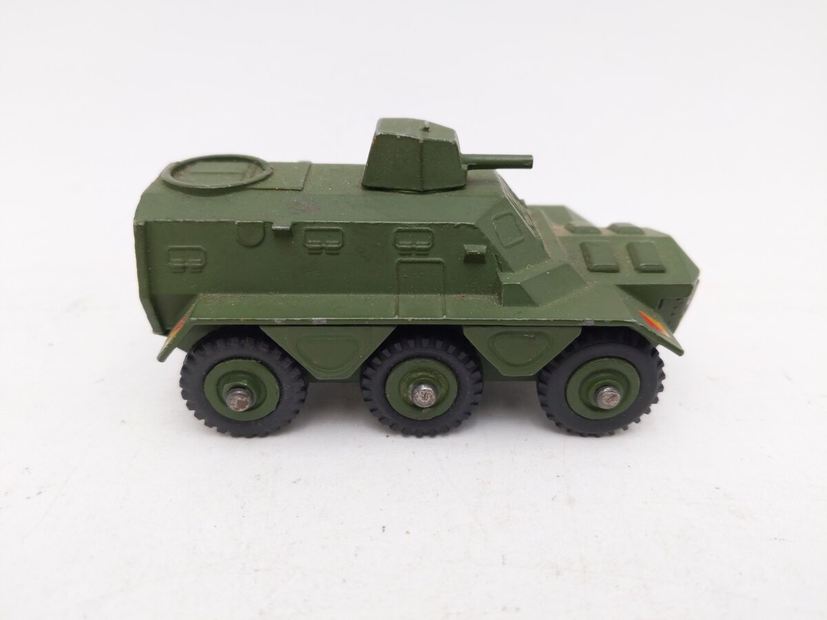 Dinky Toys 676 1:50 Armored Personnel Carrier EX/Box