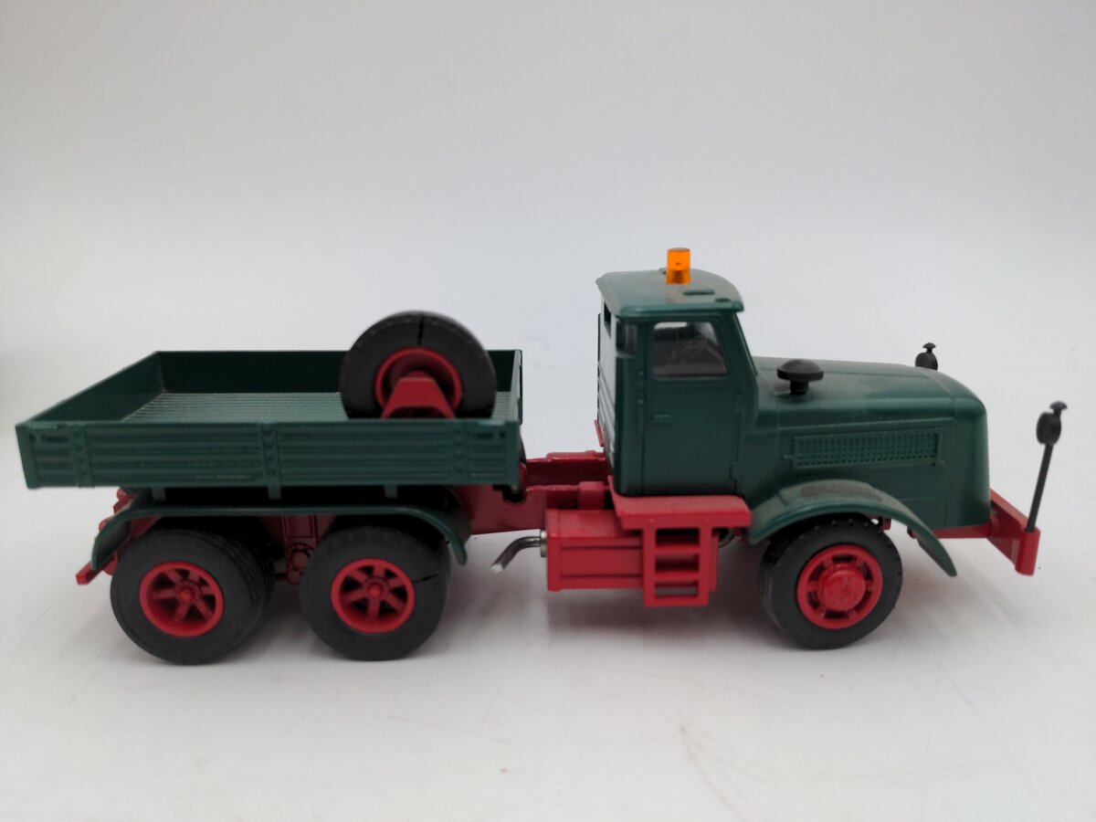 NZG 452-30 1:50 Kaelble KDV22 Z8T Historical Heavy Weight truck VG/Box