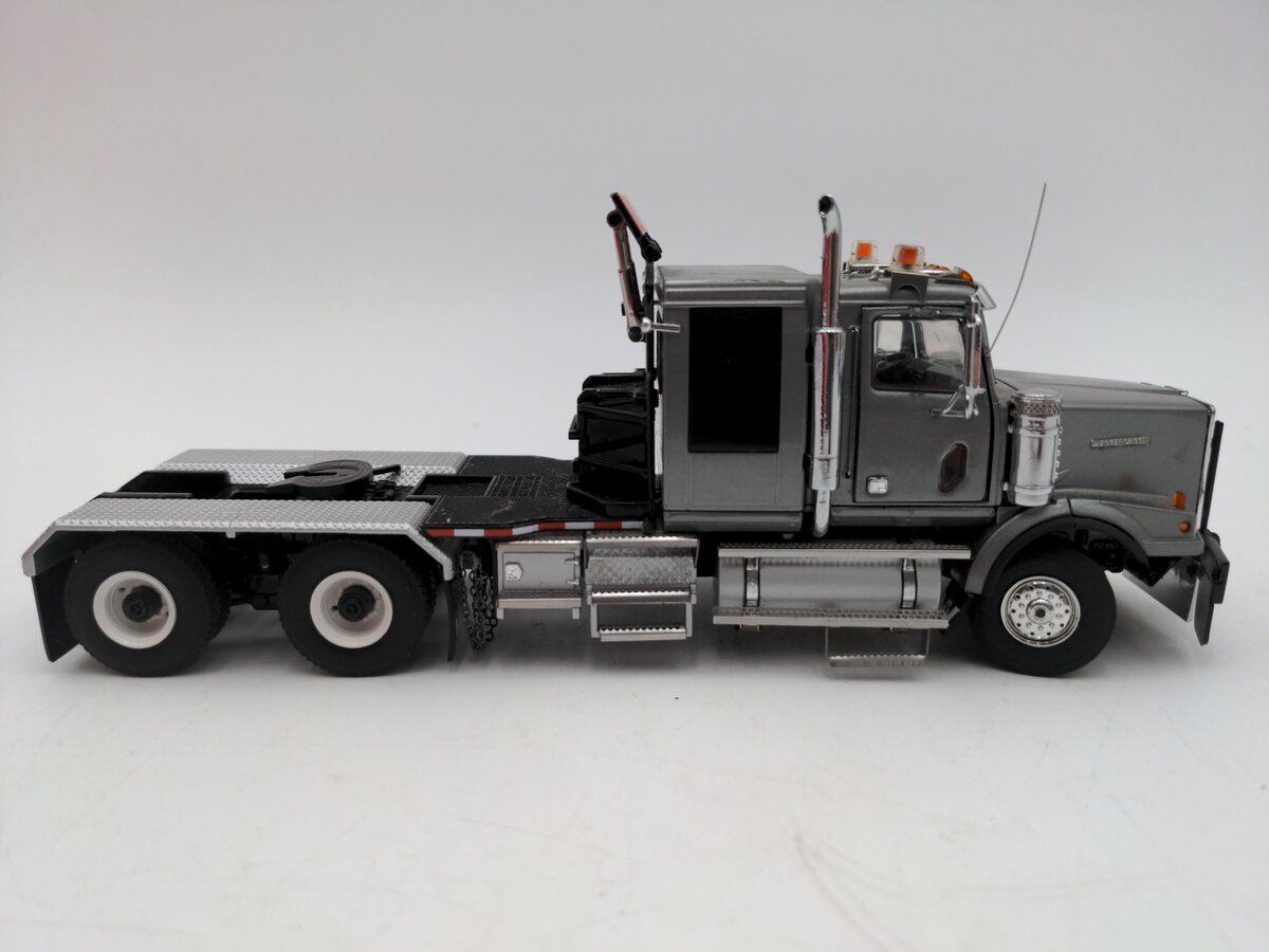 WSI 04-1041 1:50 Scale Diecast Western Star Cab With Ballast Box In Grey VG/Box