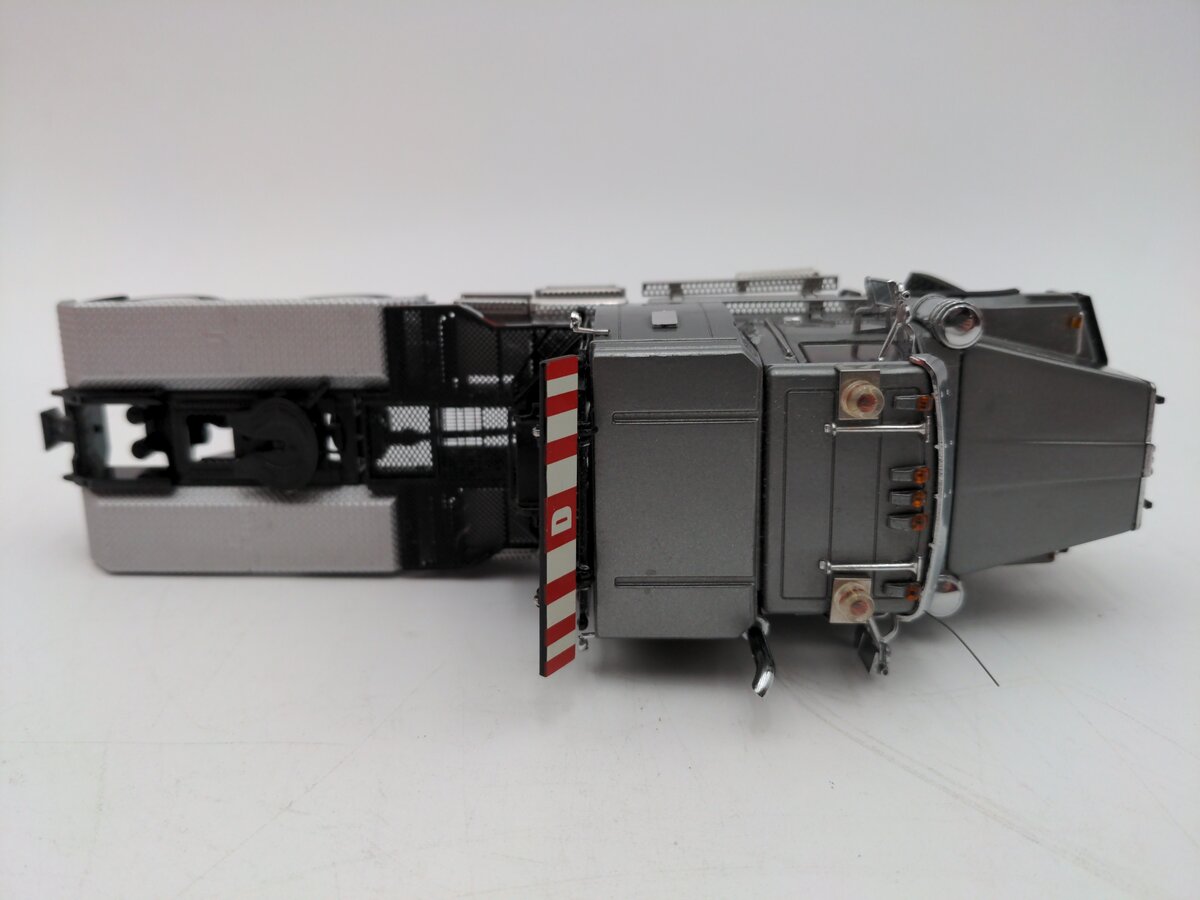 WSI 04-1041 1:50 Scale Diecast Western Star Cab With Ballast Box In Grey VG/Box