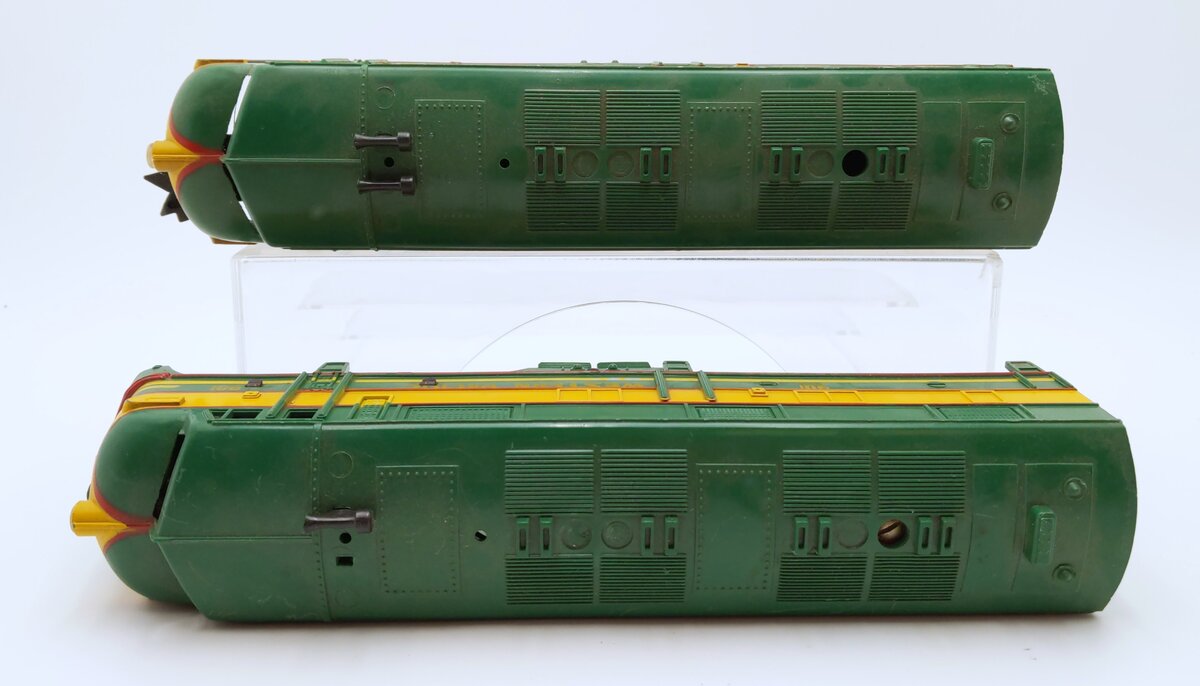 Marx Vintage O Western Pacific EMD E8 AA Powered/Dummy Diesel Locomotives #901 VG
