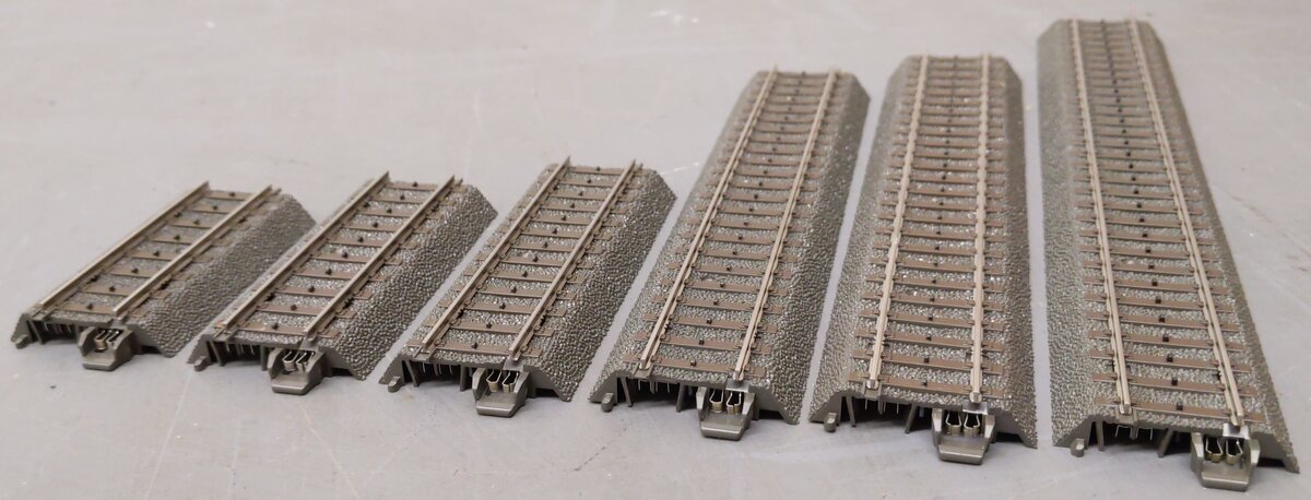 Marklin HO Scale Assorted Straight C Track Sections [29] EX