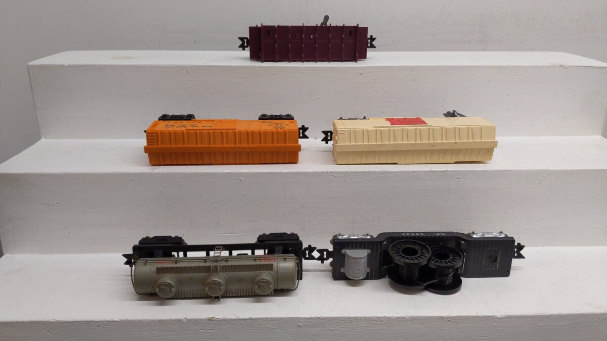 Marx Vintage O Gauge Train Cars Unnumbered ERIE, 39520, 284, 3280, 43461 [5] VG