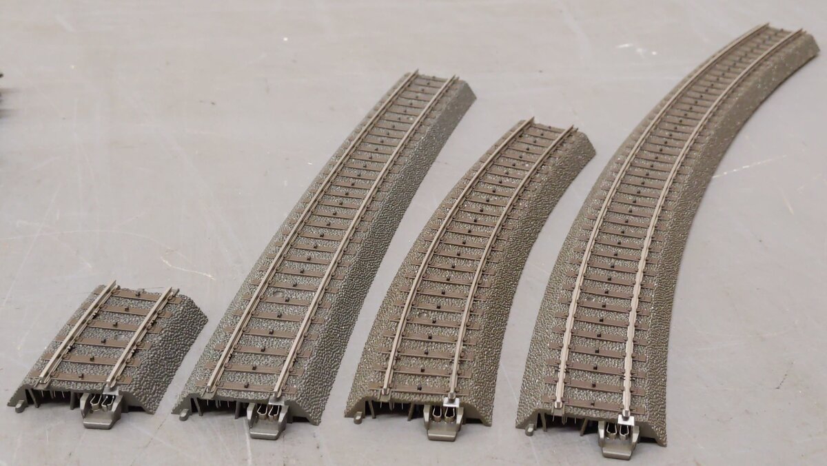 Marklin HO Scale Assorted Curved C Track Sections [13] EX