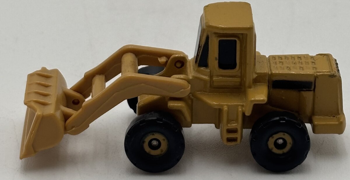 Ertl 0261Q 1:100 CAT Wheel Loader Diecast EX