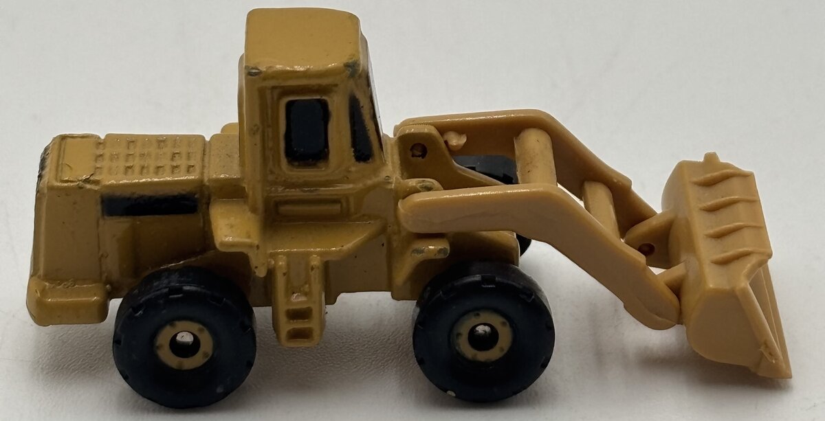 Ertl 0261Q 1:100 CAT Wheel Loader Diecast EX
