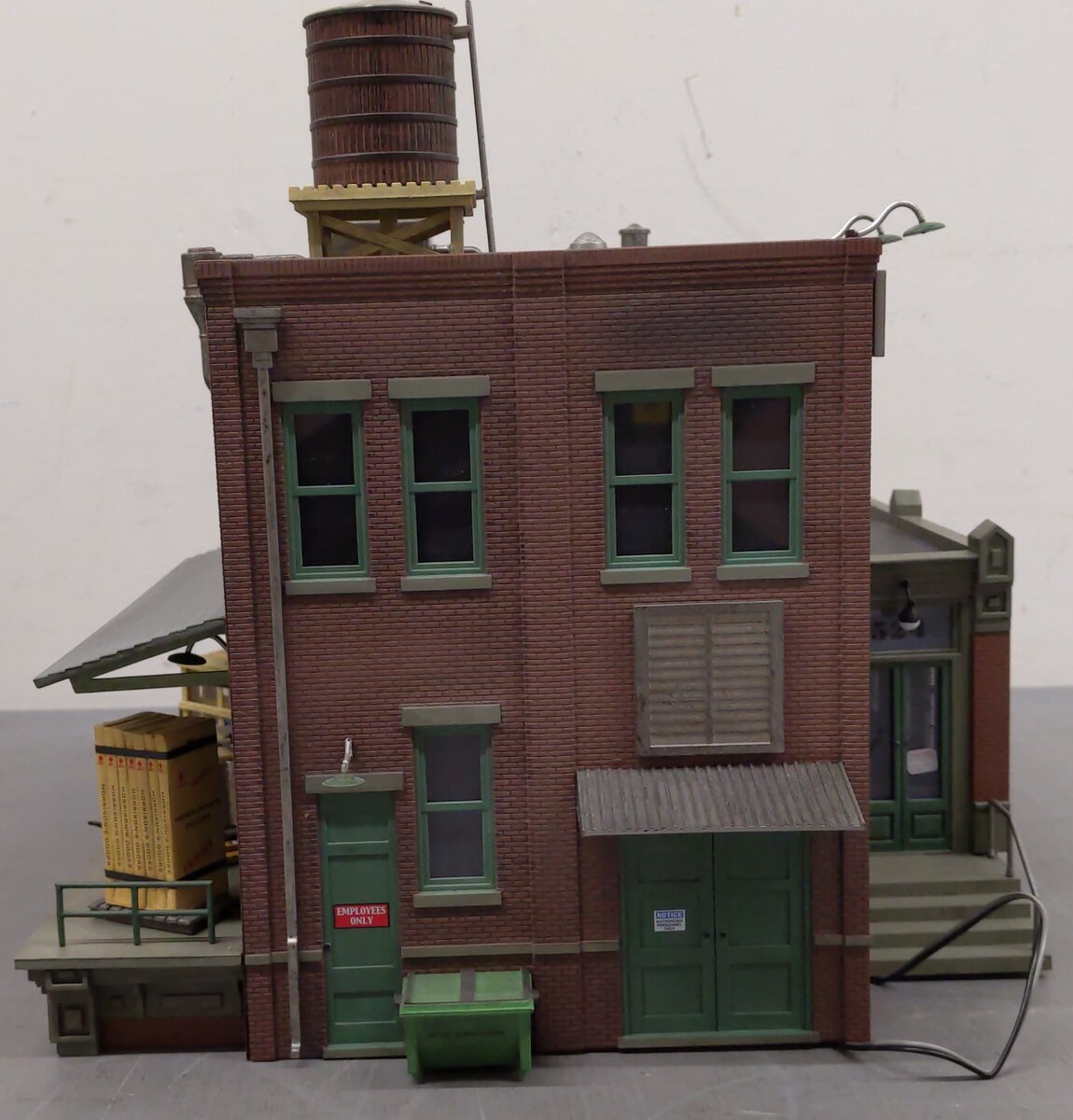 Woodland Scenics BR5848 O Scale Built-&-Ready Morrison's Door Factory Building EX/Box