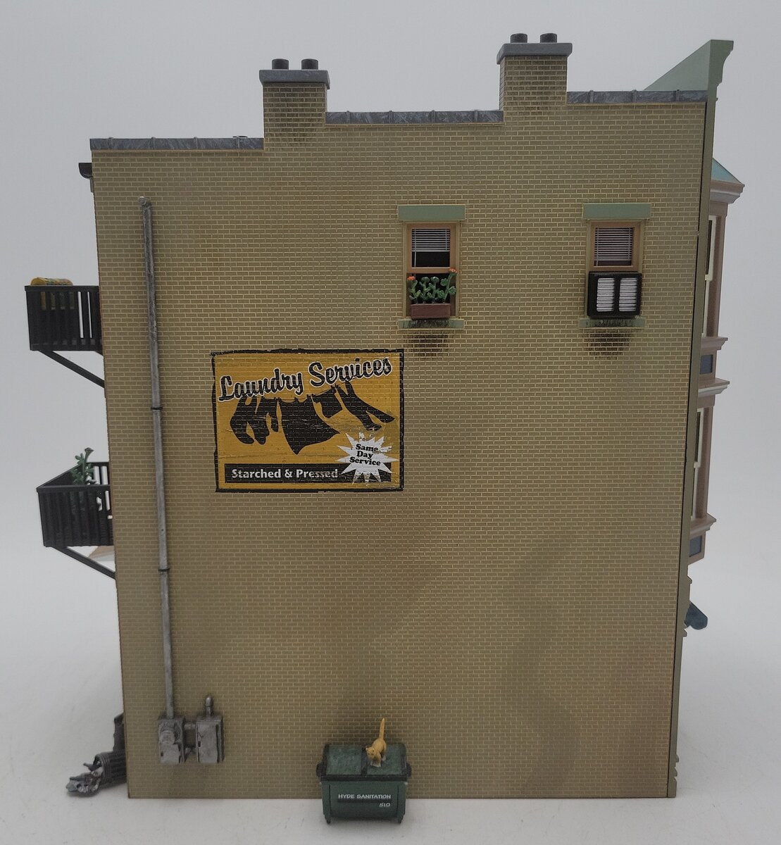 Woodland Scenics BR5843 O Scale Built-&-Ready J.W. Cobbler Building VG