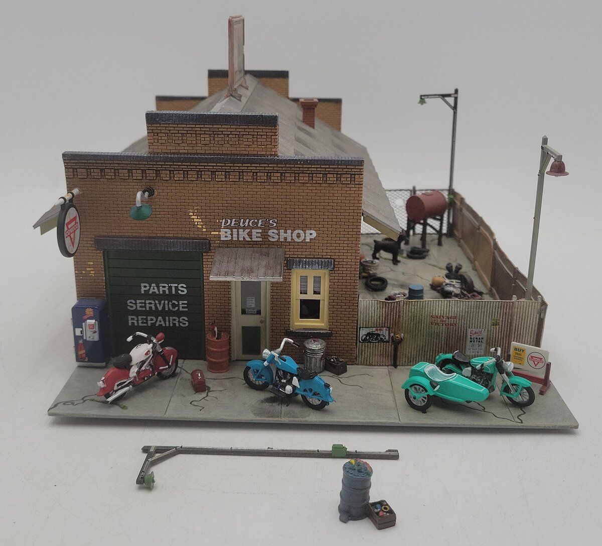 Woodland Scenics BR5846 O Built-&-Ready Deuce's Bike Shop Building VG