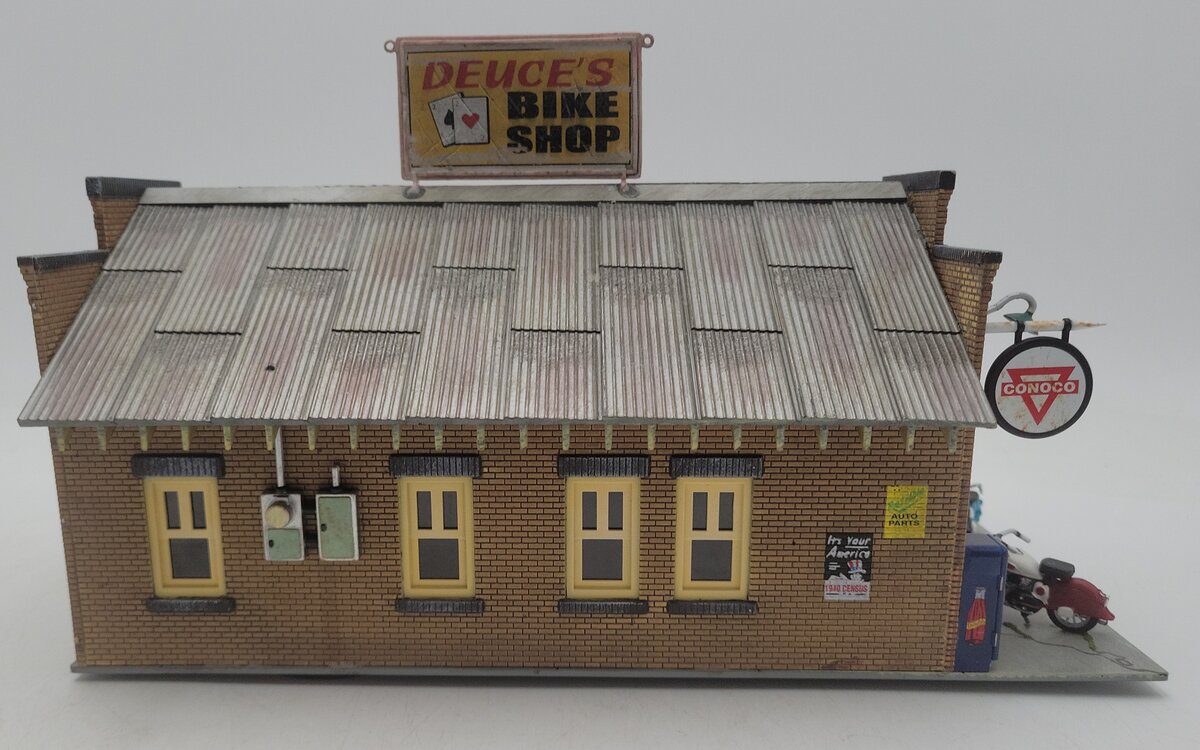 Woodland Scenics BR5846 O Built-&-Ready Deuce's Bike Shop Building VG