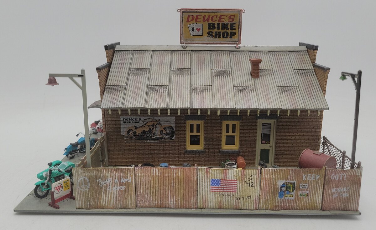 Woodland Scenics BR5846 O Built-&-Ready Deuce's Bike Shop Building VG