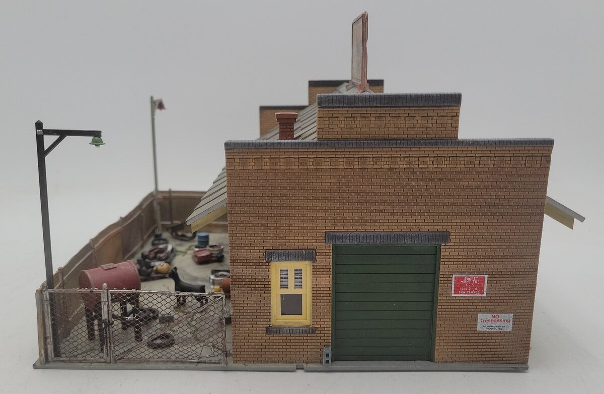 Woodland Scenics BR5846 O Built-&-Ready Deuce's Bike Shop Building VG