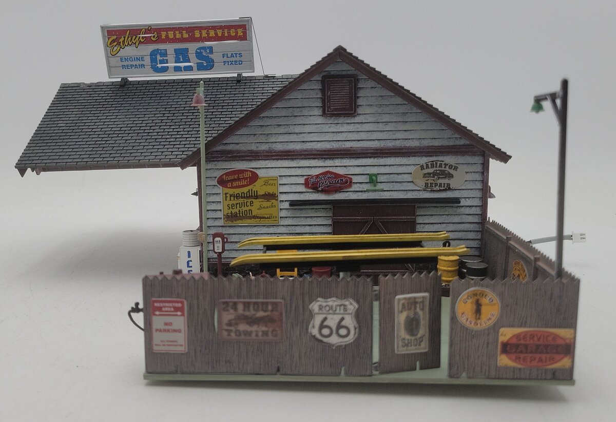Woodland Scenics BR5849 O Built-&-Ready Ethyl's Gas & Service Building VG