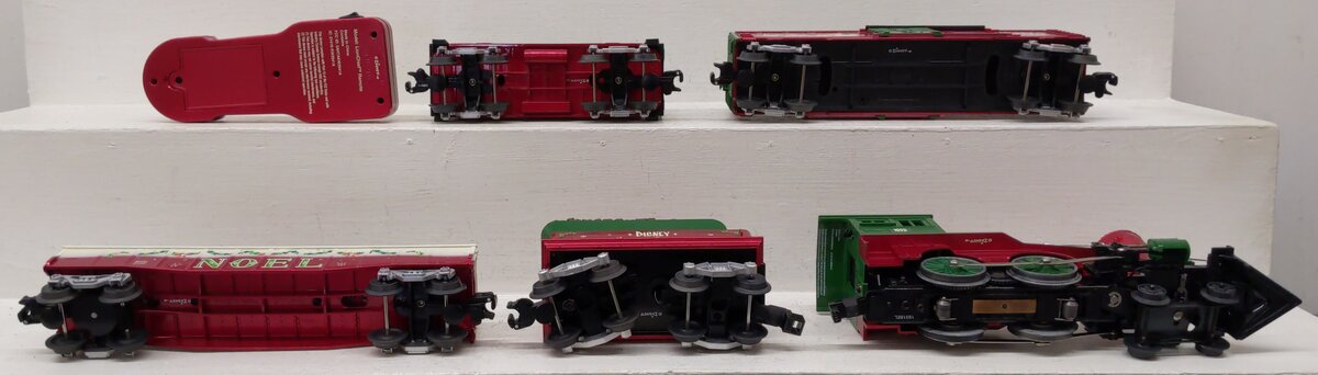 Lionel 6-82716 O Gauge Mickey's Holiday to Remember Christmas Steam Train Set EX