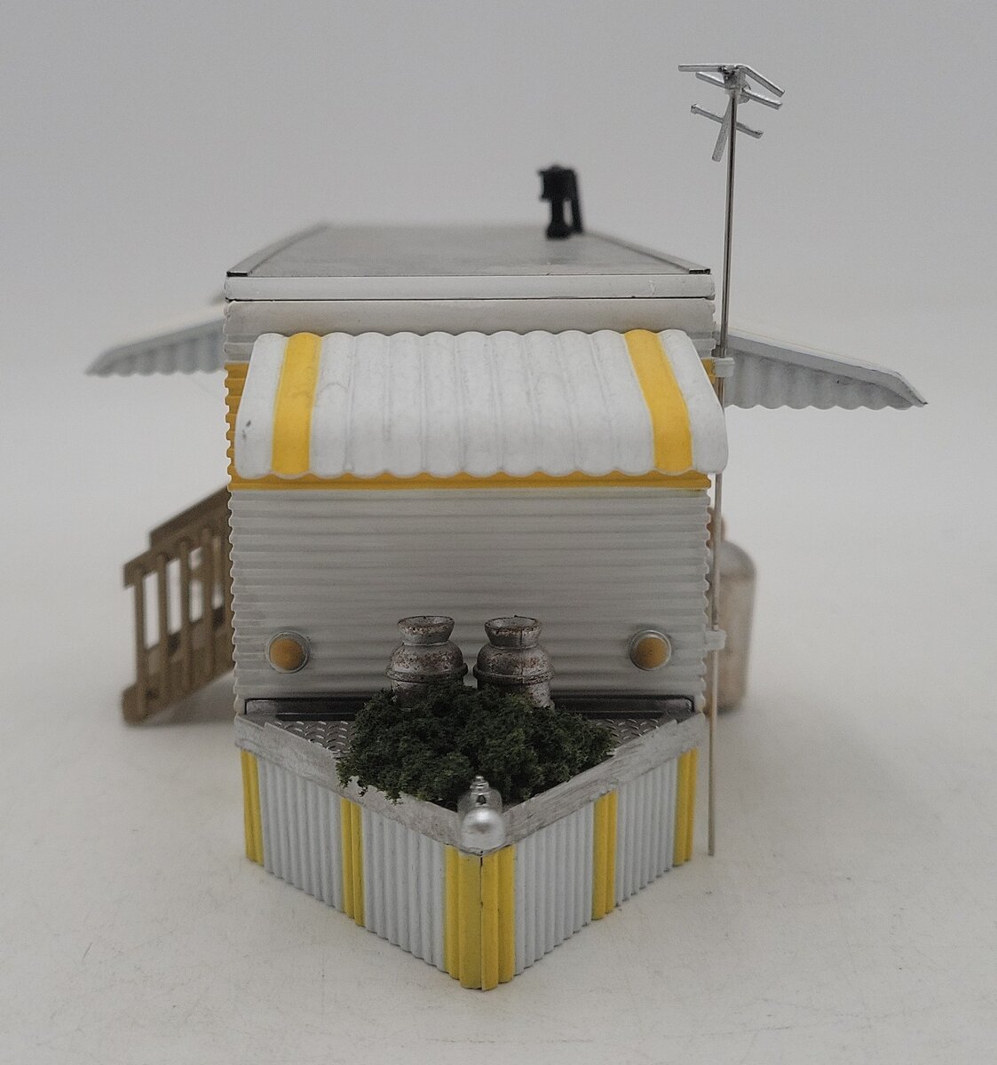 Woodland Scenics BR5863 O Built-&-Ready Sunny Days Trailer EX