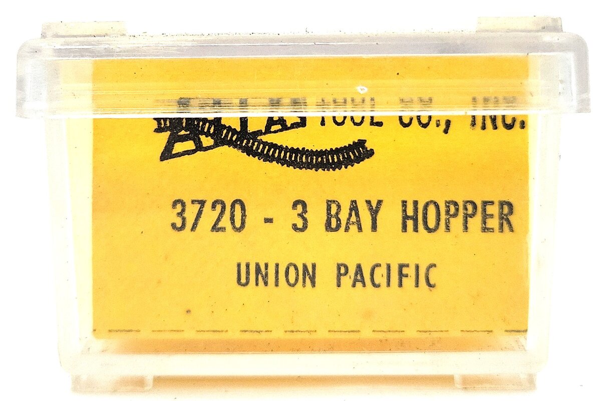 Atlas 3720 N Scale Union Pacific 3-Bay Covered Hopper #19711 LN/Box