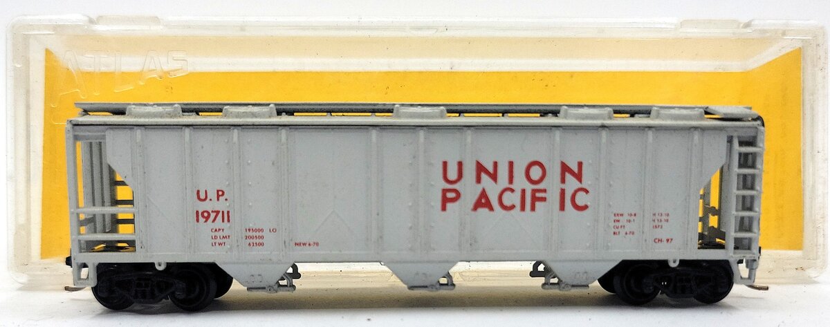 Atlas 3720 N Scale Union Pacific 3-Bay Covered Hopper #19711 LN/Box