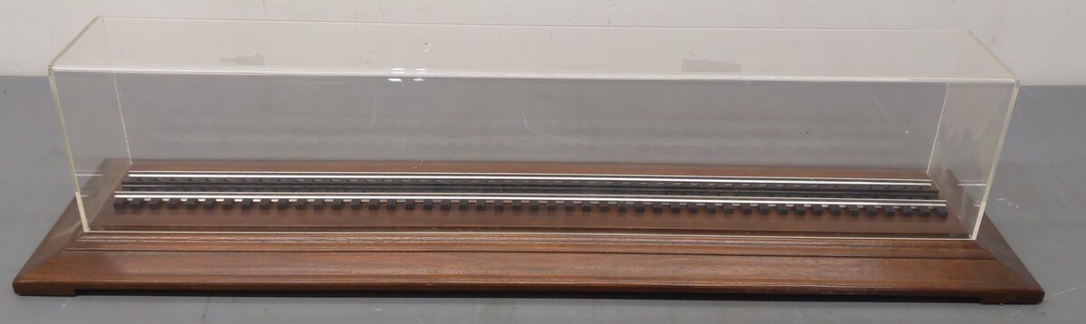 O Gauge 34" Display Case with Track Section EX