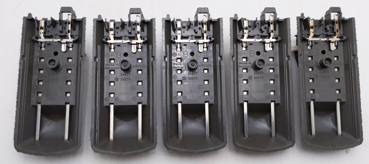 Marklin 24977 HO Scale C Track End with Bumpers [5] EX