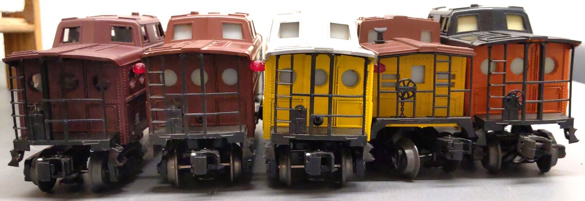 Lionel Assorted O Gauge Caboose [5] EX