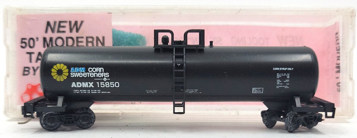 Roundhouse 8446 N Scale Archer Daniels Midland 50' Single Dome Tank Car #15850 EX/Box