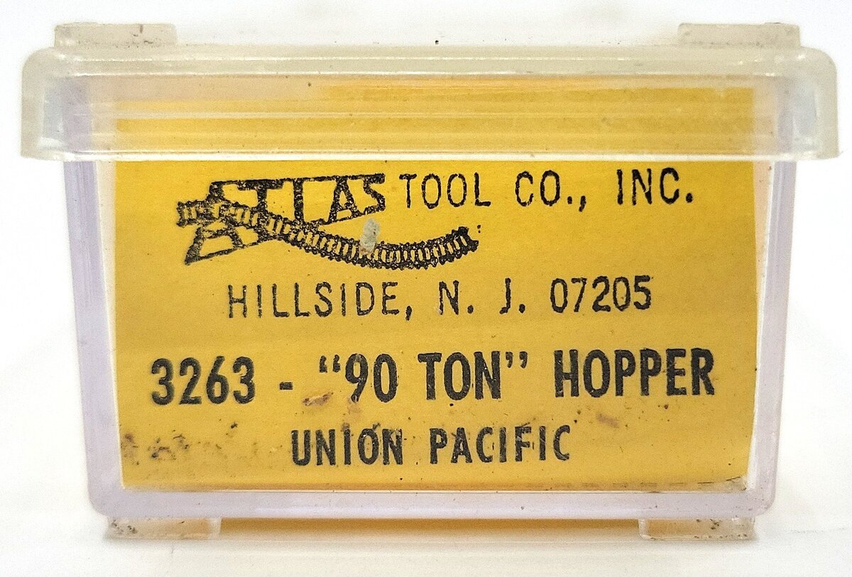 Atlas 3263 N Scale Union Pacific Hopper Car w/Coal Load #18137 EX/Box