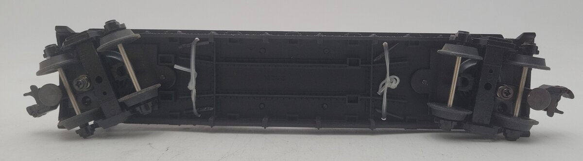 MTH 30-7624 O Gauge Auto Transport Flatcar with 2 Ertl '64 Corvettes #19640 EX/Box