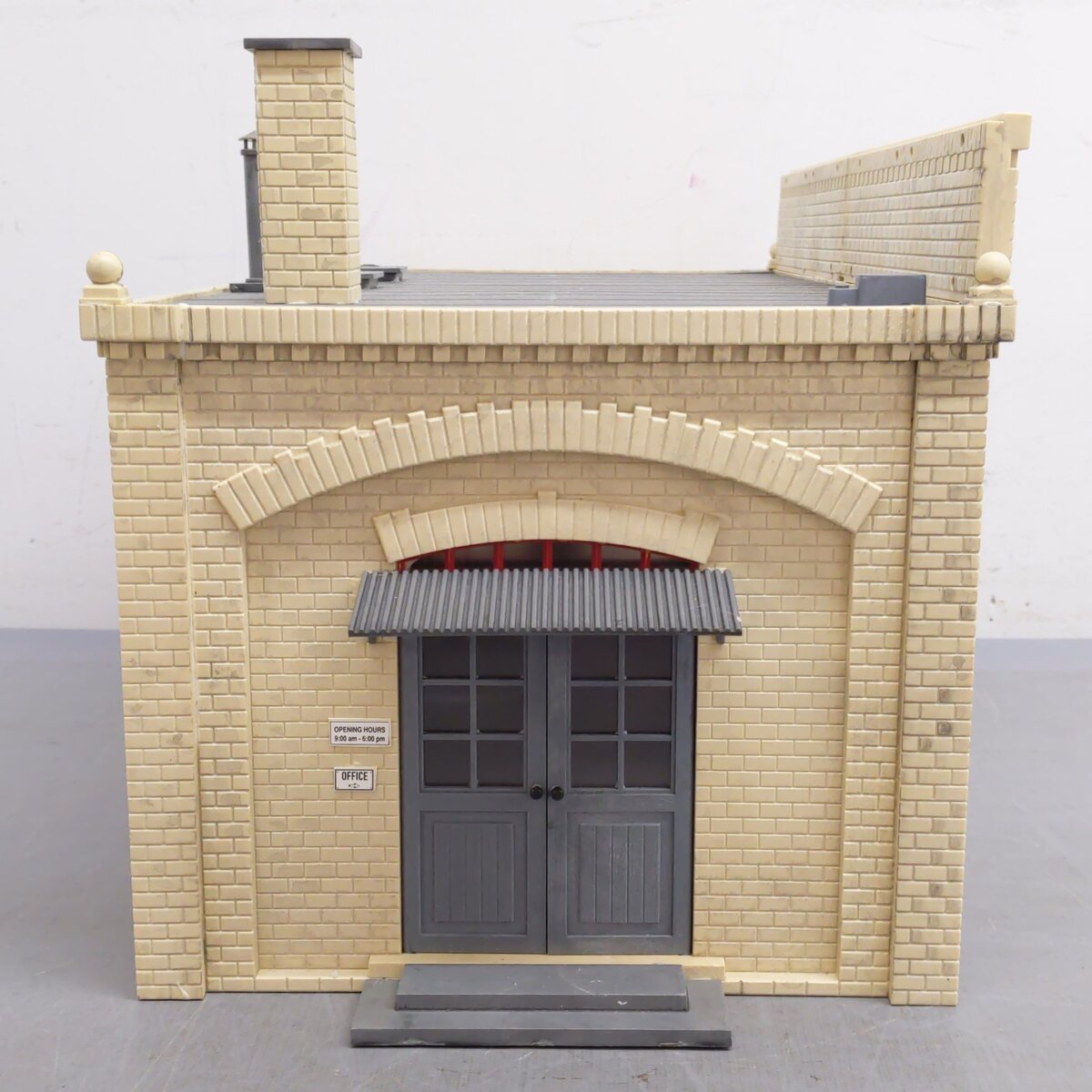 Piko 62208 G Scale Bill's Body Shop Building Kit- Assembled EX