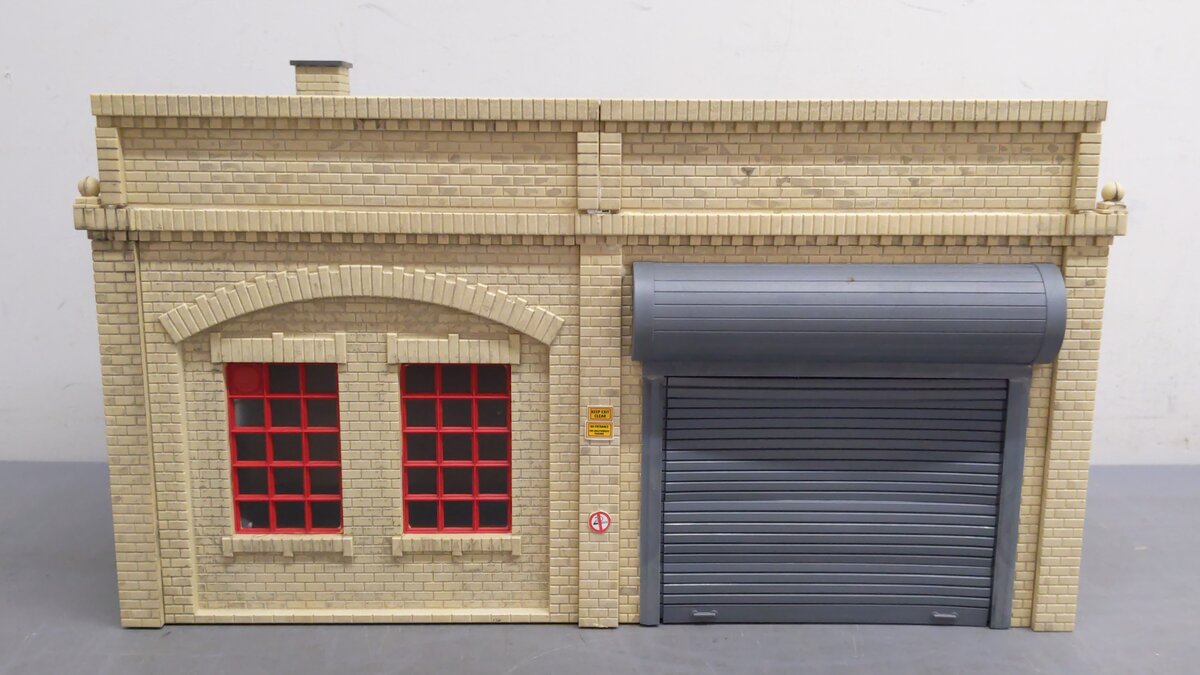 Piko 62208 G Scale Bill's Body Shop Building Kit- Assembled EX