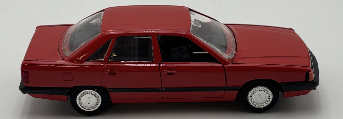 Conrad 1022 1:43 Red Audi 100 EX