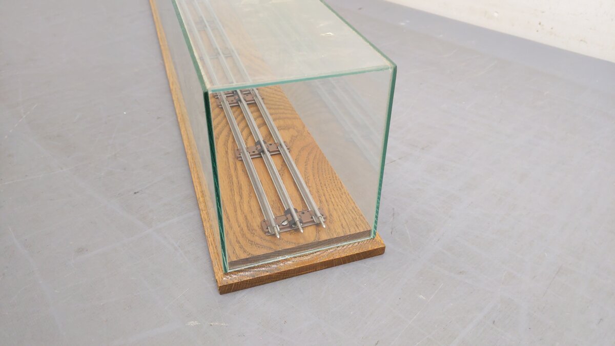 O Scale Glass Display Case EX