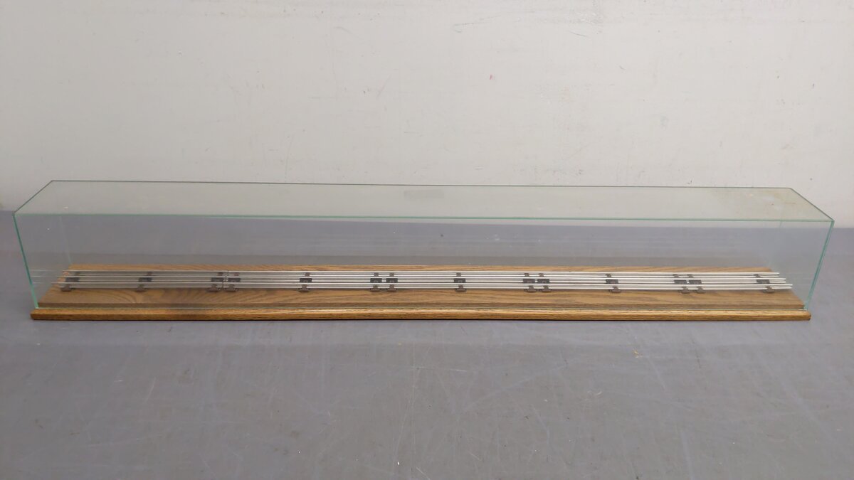 O Scale Glass Display Case EX