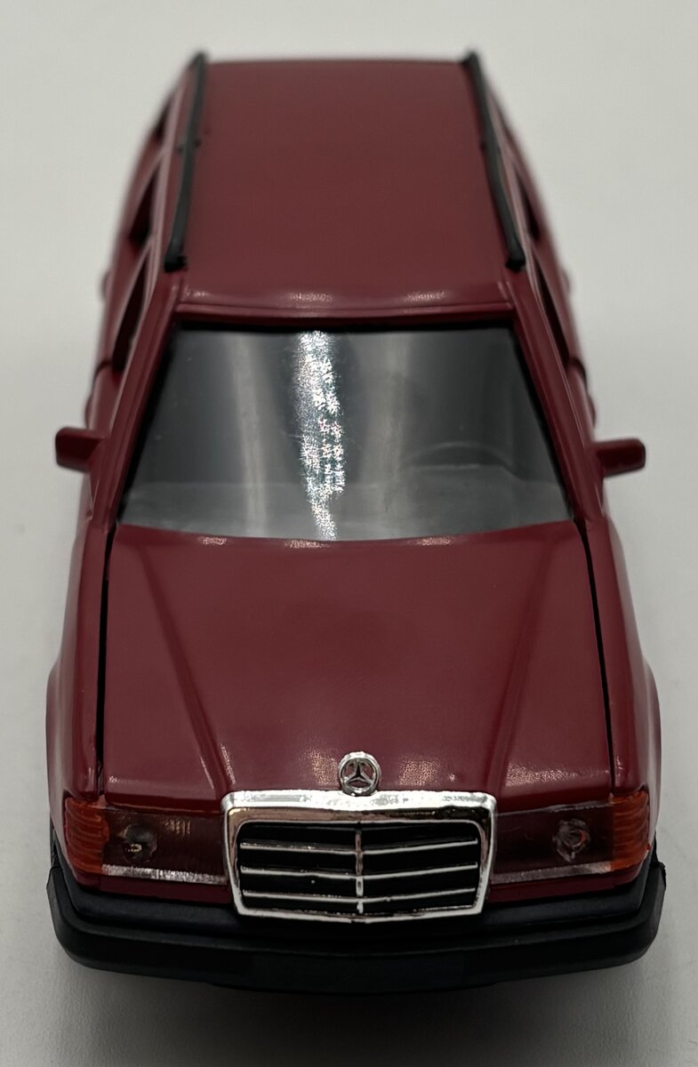 Conrad 1503 1:35 Red Mercedes-Benz 200TD-300TD Turbo 4Matic LN