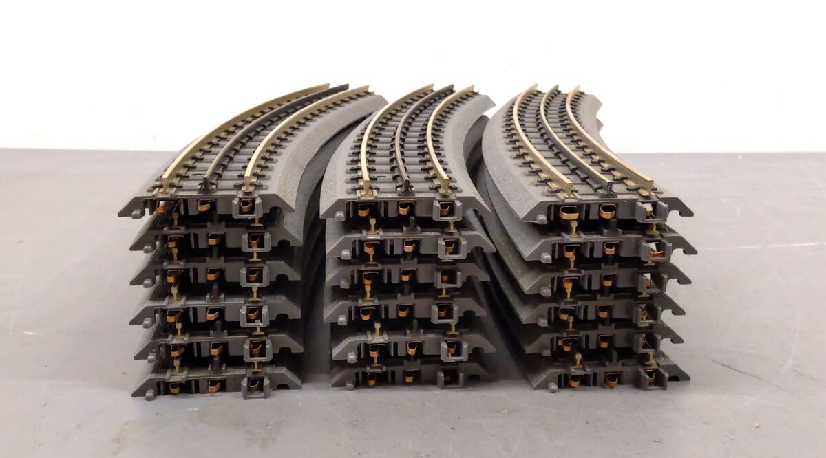 MTH 40-1082 RealTrax O82 Curved Track Sections (18) EX
