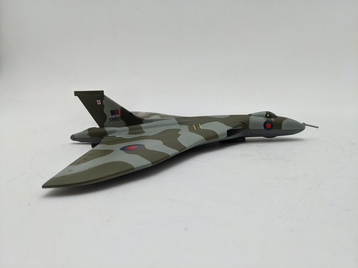 Editions Atlas 4675101 1:144 Diecast Jet Age Avro Vulcan Military Aircraft EX/Box