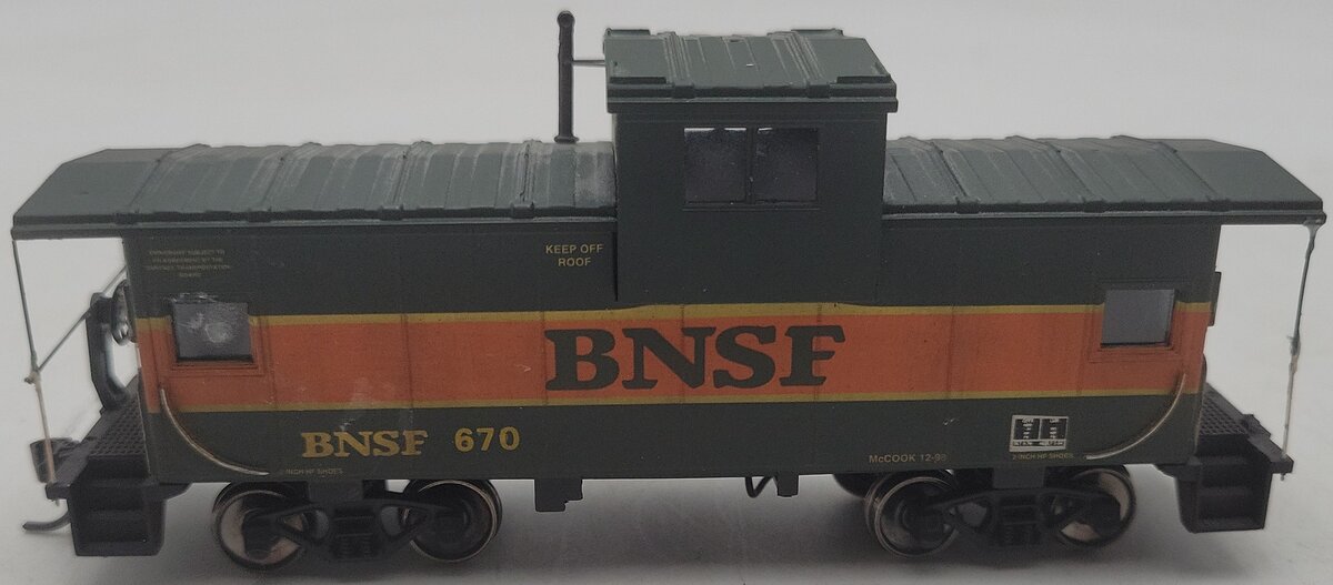 Athearn HO Scale Green & Orange Wide Vision Caboose #670 EX/Box