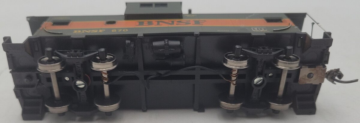 Athearn HO Scale Green & Orange Wide Vision Caboose #670 EX/Box