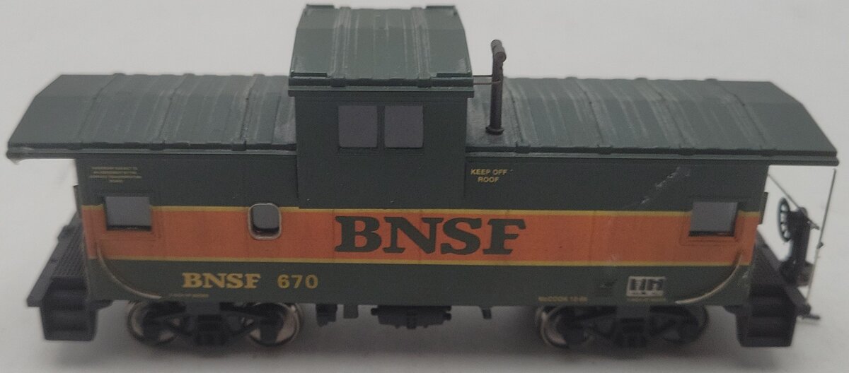 Athearn HO Scale Green & Orange Wide Vision Caboose #670 EX/Box