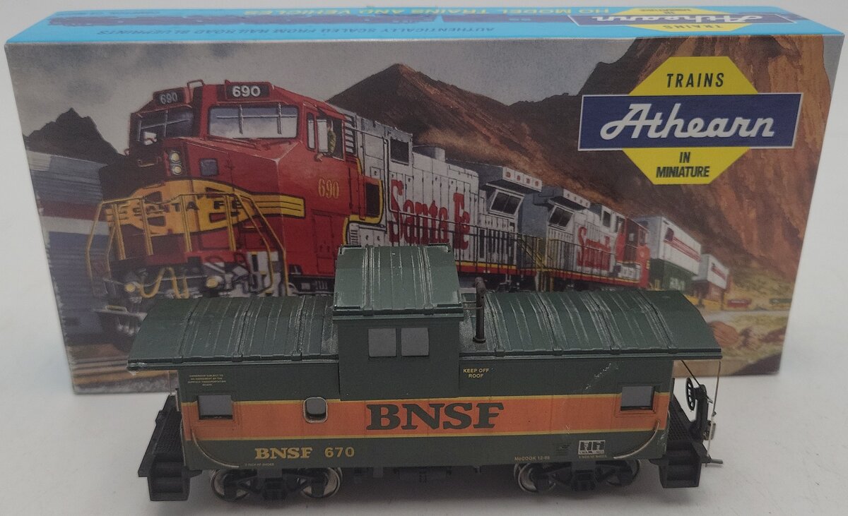 Athearn HO Scale Green & Orange Wide Vision Caboose #670 EX/Box
