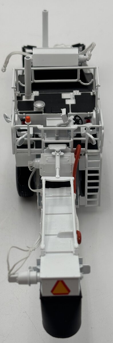 First Gear 50-3229 1:50 Roadtec SB-2500 Shuttle Buggy Material Transfer Device LN/Box