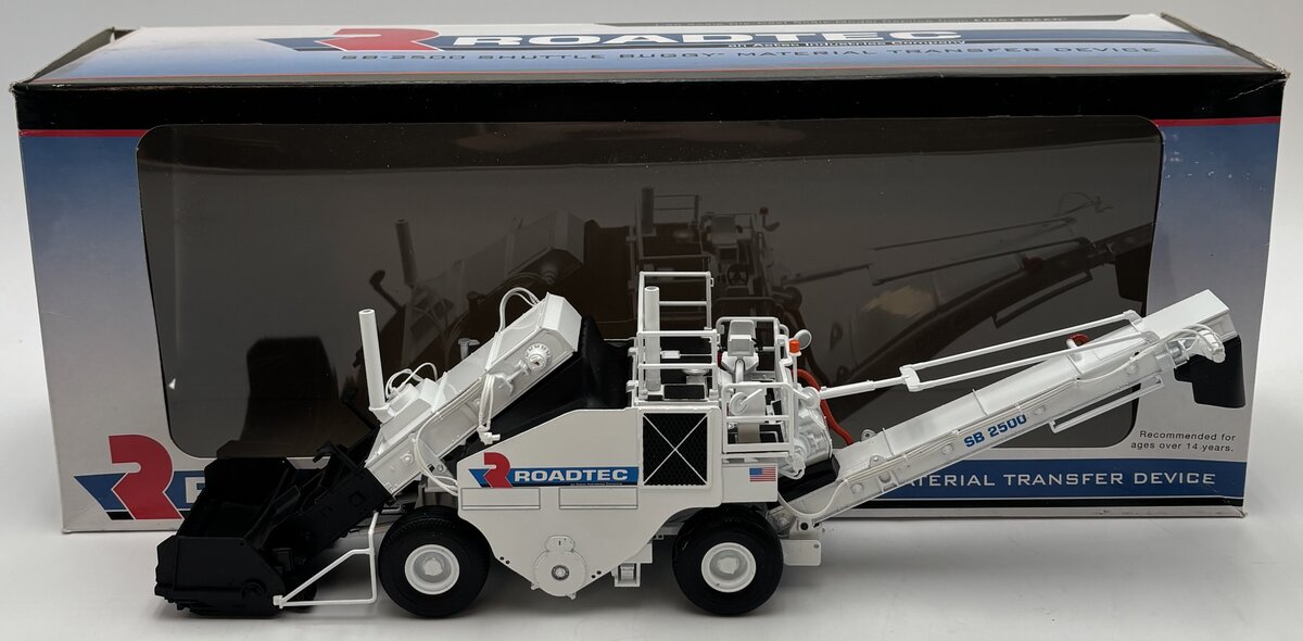 First Gear 50-3229 1:50 Roadtec SB-2500 Shuttle Buggy Material Transfer Device LN/Box