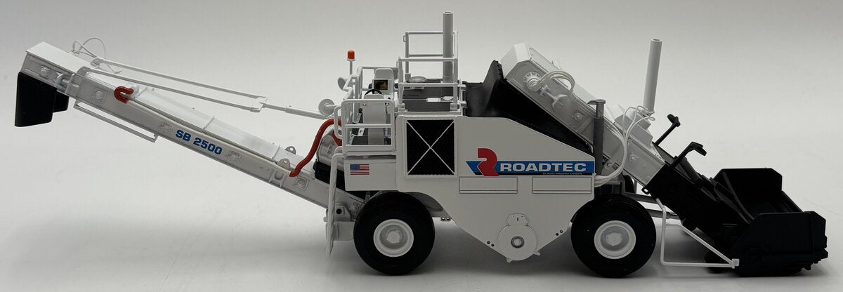 First Gear 50-3229 1:50 Roadtec SB-2500 Shuttle Buggy Material Transfer Device LN/Box