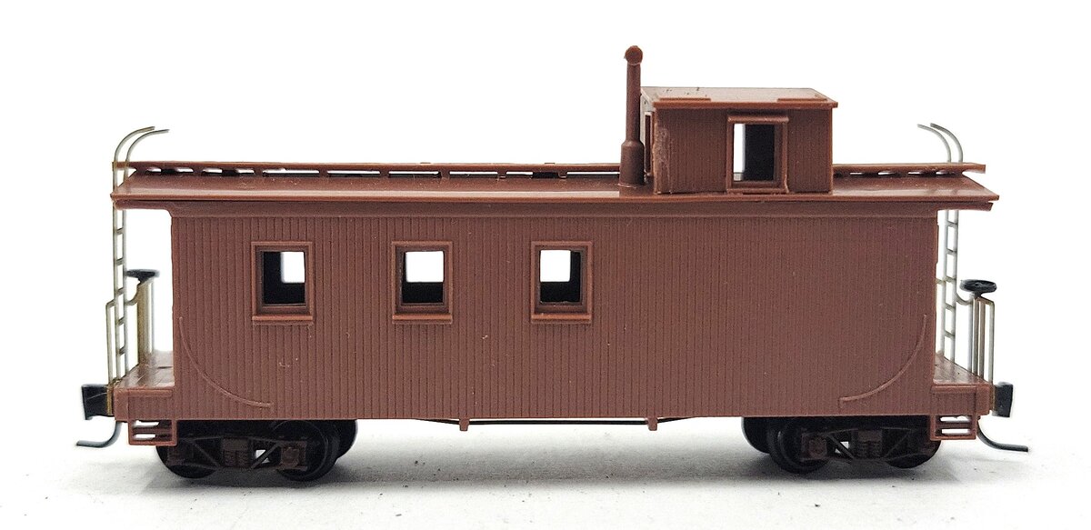 Micro-Trains 05000010 N Undecorated 34' Wood Sheathed Slanted Cupola Caboose